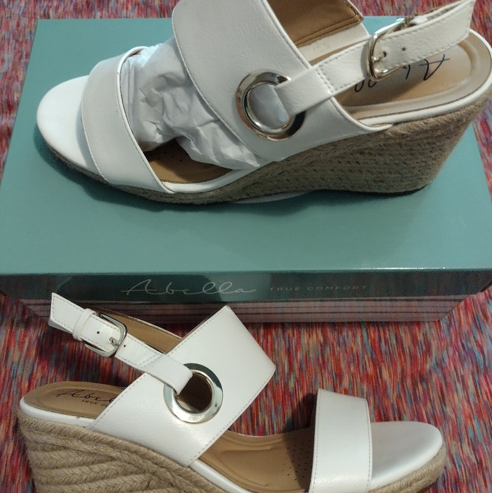 Like brand new, wore once.